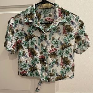 Cropped Hawaiian button up top. Size small.